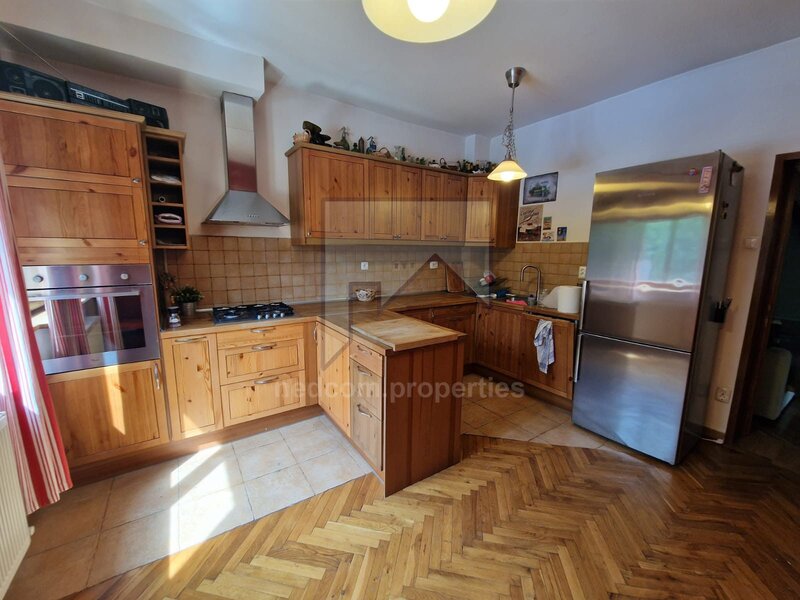 Teiul Doamnei. Vanzare apartament 3 camere (E1+M) in Vila (S+P+E1+M) - Teiul Doamnei