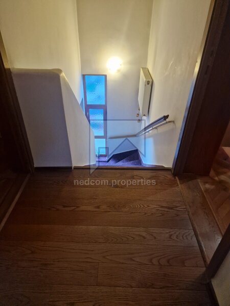 Teiul Doamnei. Vanzare apartament 3 camere (E1+M) in Vila (S+P+E1+M) - Teiul Doamnei