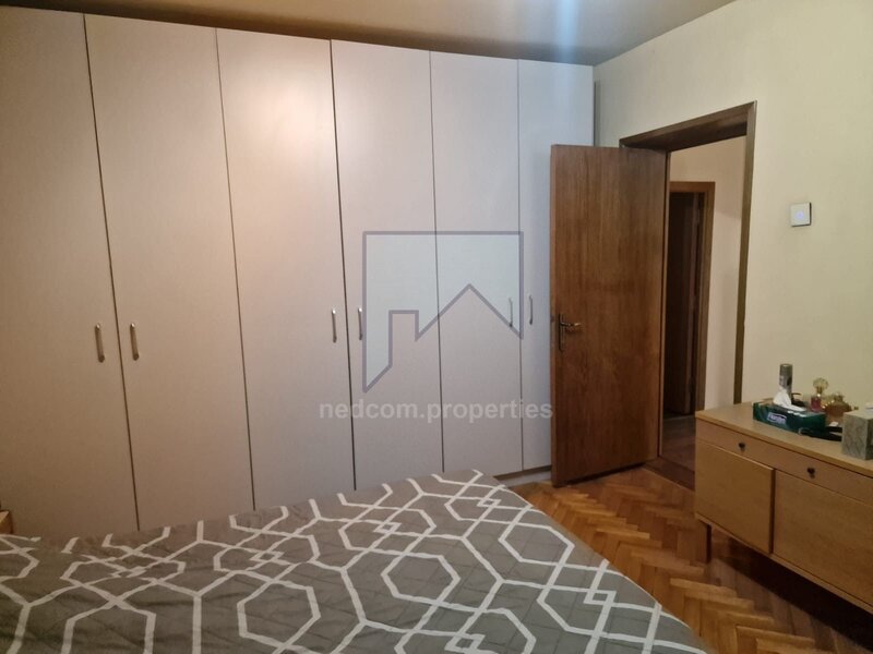 Teiul Doamnei. Vanzare apartament 3 camere (E1+M) in Vila (S+P+E1+M) - Teiul Doamnei